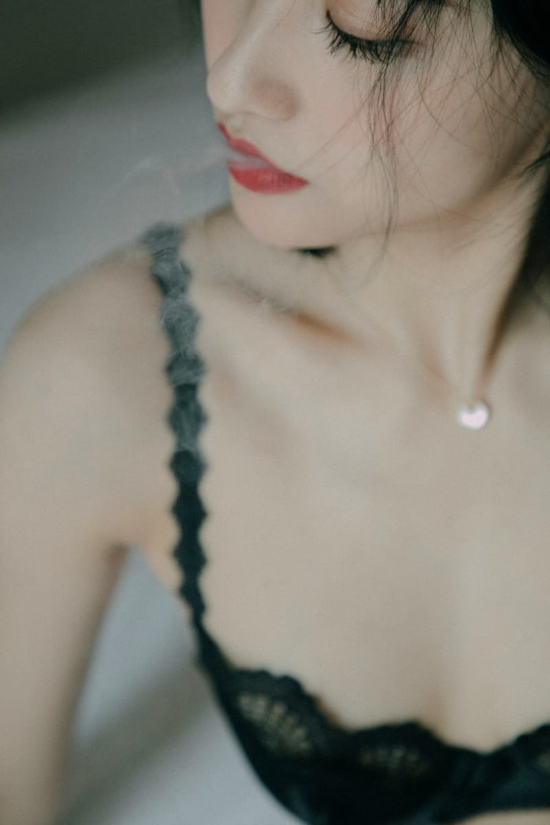 美女 - n5rD0Uwmn3c