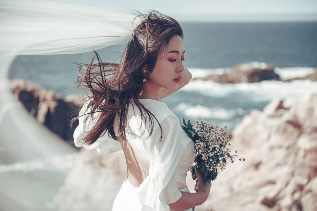 beautiful woman portrait - 8D3WiAQNans